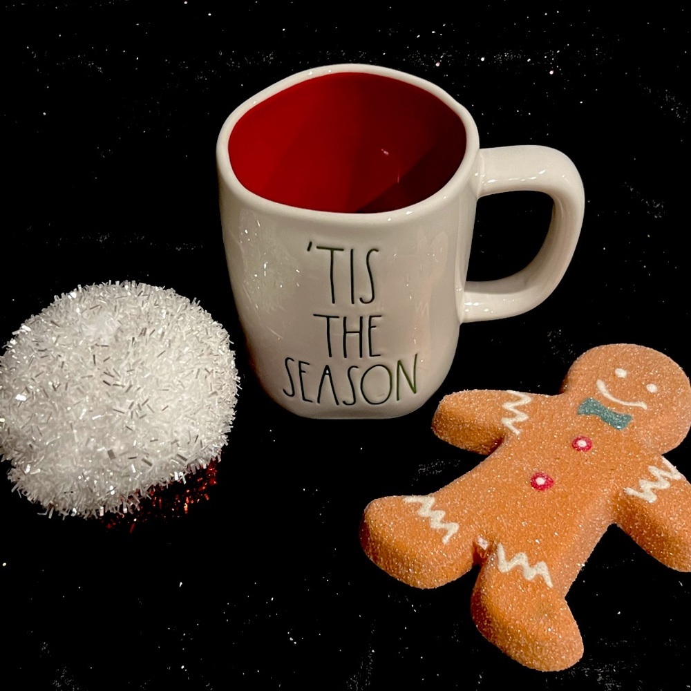 NWOT Rae Dunn ‘‘Tis the Season mug